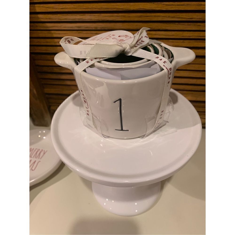 Rae Dunn Christmas Tree
Measuring cups
🌲🎄